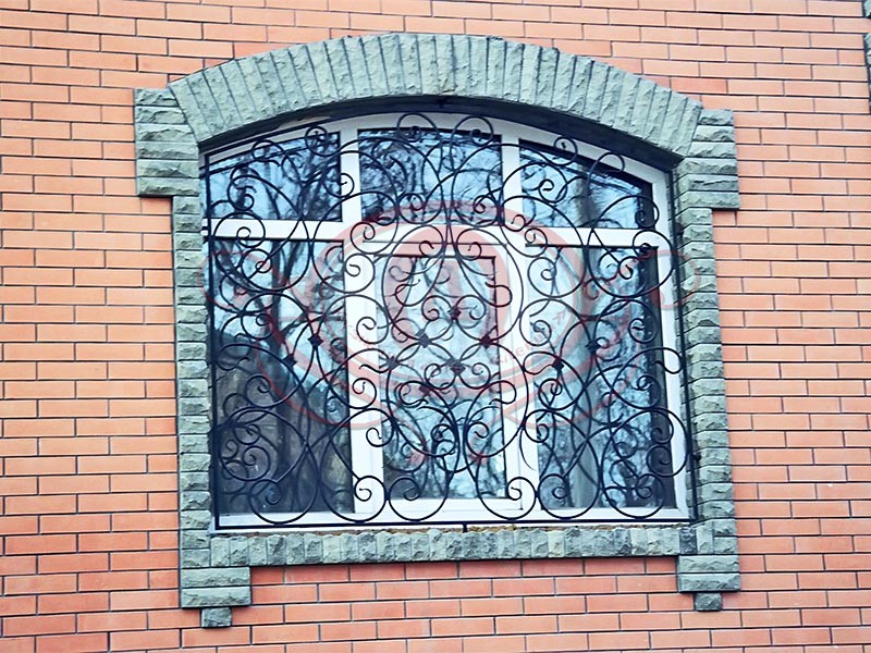 Кованая решётка на окно